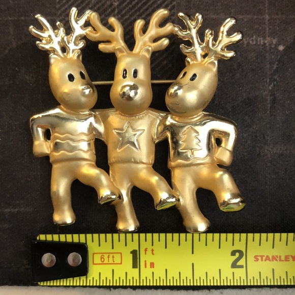 VINTAGE OAJC DANCING REINDEER PIN - Picture 5 of 6